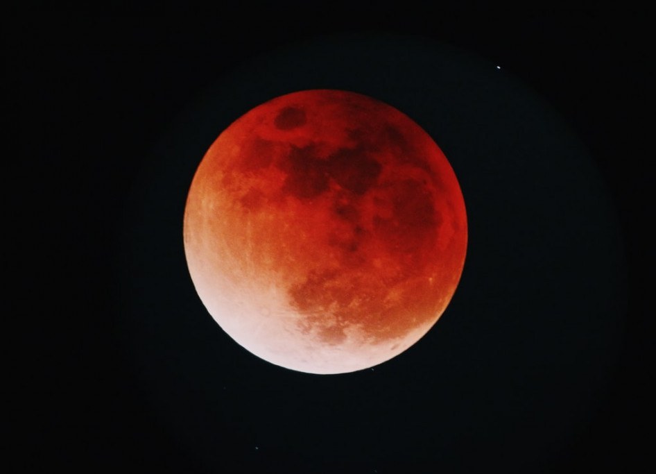 May 2022 Total Lunar Eclipse of the Flower Blood Moon